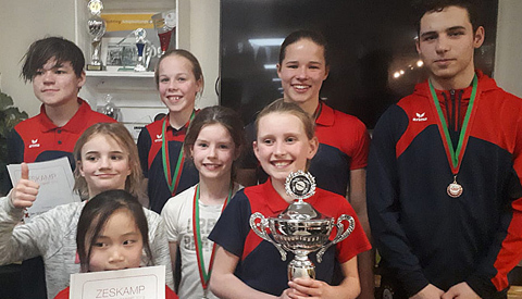 Schoonspringers Aquarijn verstevigen eerste positie bij de 6-kamp