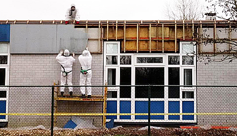 ‘Mannen in witte pakken’ en zuurstofmaskers slopen ‘De Cimbaal’