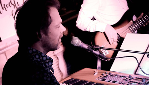 AkoestiCafé woensdag 8 mei in theatercafé De Kom