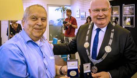 Anna van Rijnpenning voor H.M.H. (Henk) Satijn