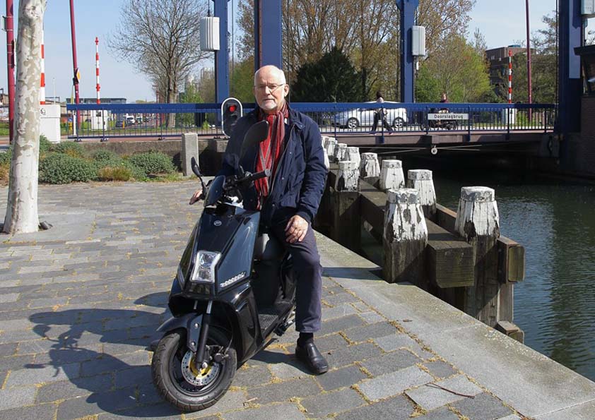 'Jaap Boersema is blij met zijn escooter' De Digitale Stad Nieuwegein