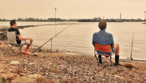 Charles Vos en Nico van Hensbergen uit Nieuwegein maken lied over vissen