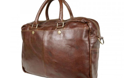 Schoudertassen voor mannen zijn er in verschillende kleuren