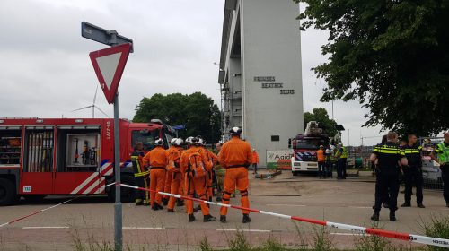Twee mensen bekneld tijdens werkzaamheden Prinses Beatrixsluis