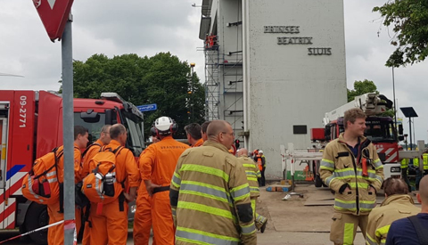 Onderhoudswerkers Beatrixsluis weer thuis na beknelling