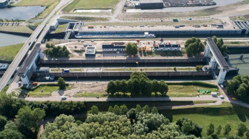 Rijkswaterstaat start aanleg zonnepanelenpark Prinses Beatrixsluizen