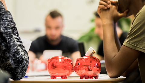 Verdien geld en leer ermee om te gaan bij De Jonge Krijger