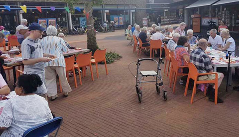 Geslaagde eerste buurt BBQ bij buurtplein Zuid!