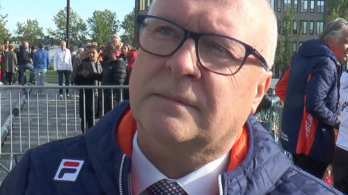 Wethouder John van Engelen opent beweeglinten op beweegplein Batau