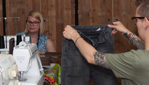 Repair Café Nieuwegein in teken van reparatie van winterkleding