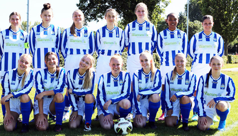 Meidenvoetbal in de lift