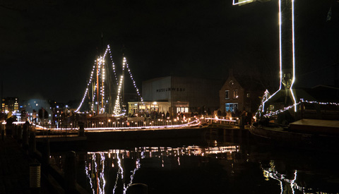 Varende modelschepen bij de Museumwerf tijdens Kaarslicht in Vreeswijk