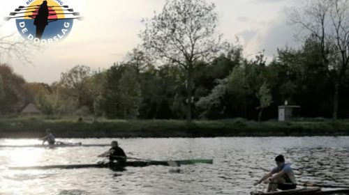 Junior roeiers van Roeivereniging De Doorslag eindelijk weer het water op!
