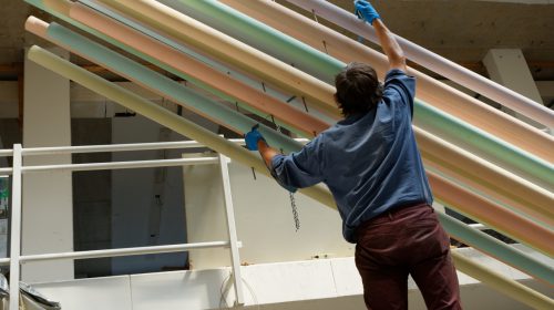 Kunstwerk verhuist van oude naar nieuwe KOM