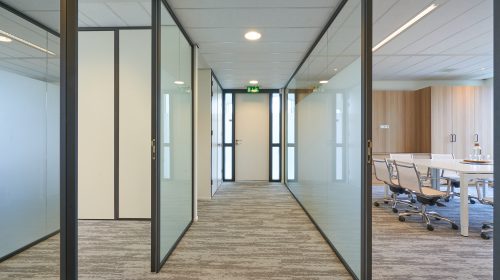 Glazen systeemwanden, een grote trend op kantoor