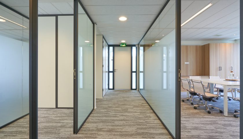 Ijzig rollen Kort leven Glazen systeemwanden, een grote trend op kantoor - De Digitale Stad  Nieuwegein