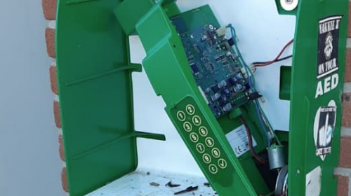 Politie zoekt getuigen van vernieling AED kast