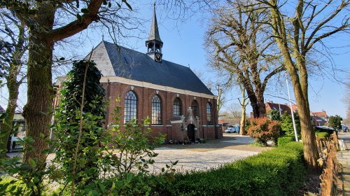 Herdenkingslichtjes in de Dorpskerktuin in Jutphaas