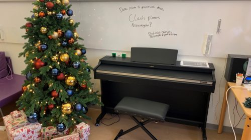 Piano voor afdeling A3/C3 dankzij Clavis piano’s!