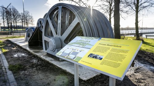 Rijkswaterstaat zet historisch aandrijfmechanisme Prinses Beatrixsluizen in de spotlights