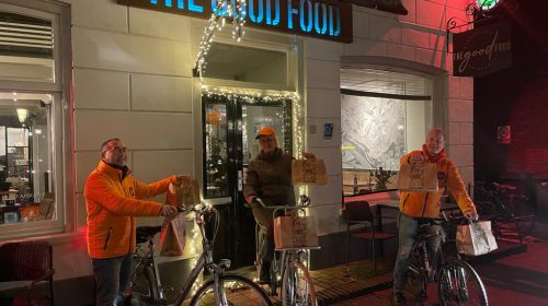 Team KiKa Nieuwegein al fietsend en bezorgend het nieuwe jaar 2021 in