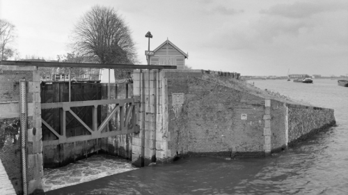 Bovenste schutkolk Oude Sluis Vreeswijk gesloten vanwege hoogwater