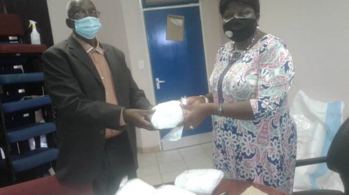 Werkgroep Rundu doneert muskietennetten aan bewoners in Rundu