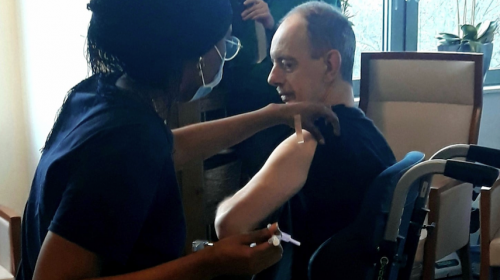 Bewoners zorglocaties ZorgSpectrum gevaccineerd tegen Corona