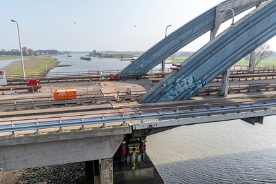 Rijkswaterstaat weegt de Boogbrug tussen Nieuwegein en Vianen
