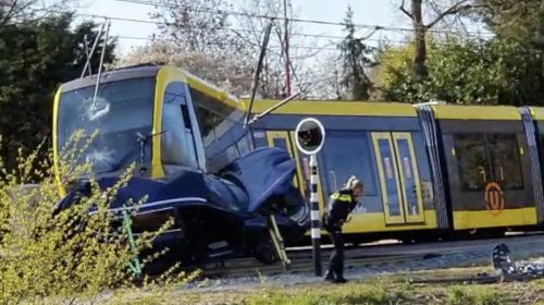 Rijden door rood zorgde voor drie aanrijdingen met trams en veel schade