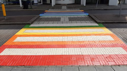 Nieuwegein heeft zijn ‘regenboogzebrapaden’