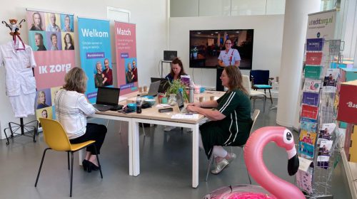 Informeren, inspireren en matchen in de zorg bij de Ik Zorg Shop pop-up store in het Stadshuis