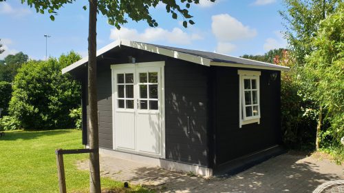 We willen massaal een tuinhuisje: met een matte, Zweedse kleur