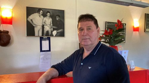 Oud-profbokser Ben Zwezerijnen uit Nieuwegein krijgt eerherstel met nieuw boek en erepenning van de burgemeester