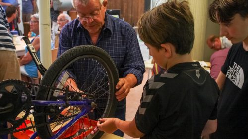 Workshop ‘Repareren kun je leren’ tijdens maandelijks Repair Café