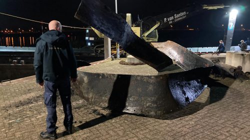Groot stuk staal uit Lek gevist bij boogbrug tussen Nieuwegein en Vianen