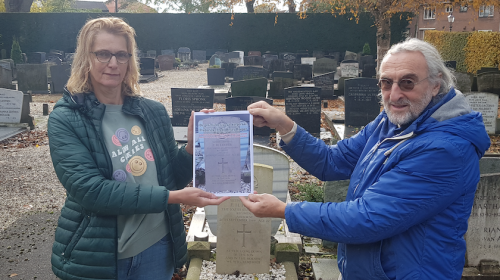 Comité 4 en 5 mei neemt boek over korporaal Hooper in ontvangst