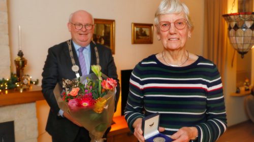 Anna van Rijnpenning uitgereikt aan mevrouw Muller-de Visser