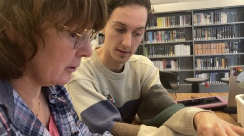 Extra miljoenen voor hulp digitale vaardigheden: ‘Het is jammer dat het sommige mensen zo lastig wordt gemaakt’