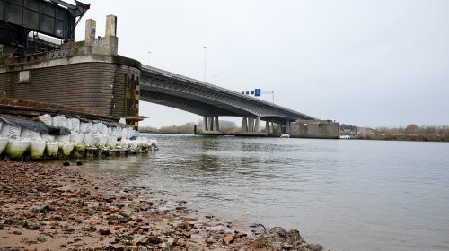 Stalen Boogbrug Vianen in delen naar Schiedam