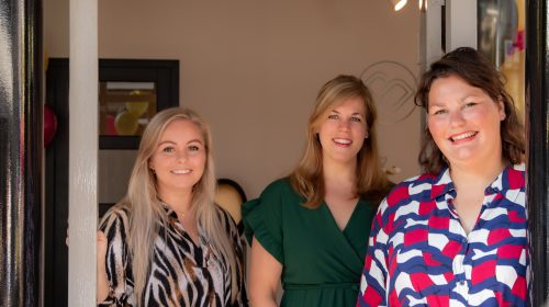 Rozen en gratis huidbehandelingen bij KMI en Beautastic op Wereldkankerdag