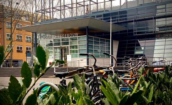Rechter zet Nieuwegeins stel met 12 honden uit sociale huurwoning na aanhoudend geblaf en stankoverlast