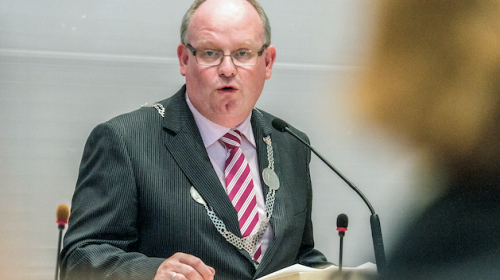 Toen & Nu: ‘Burgemeester Frans Backhuijs in 2011 en Nu in 2022’