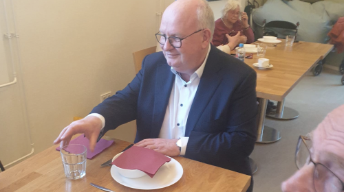 Burgemeester Frans Backhuijs op bezoek bij Robin-Food