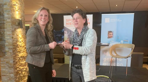 Heleen Peters van Lokale Vernieuwing winnaar van debatwedstrijd