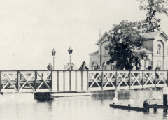 Toen & Nu: ‘De oude draaibrug over de Vaartse Rijn in Jutphaas’
