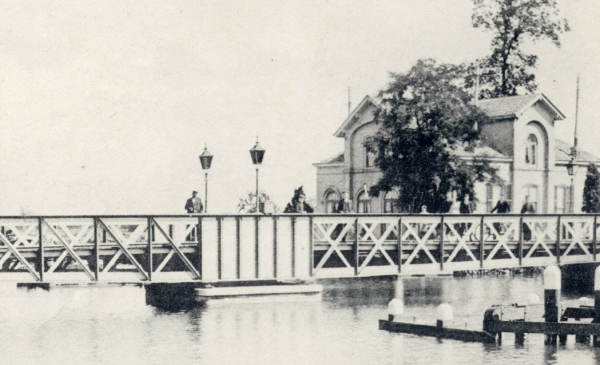Toen & Nu: ‘De oude draaibrug over de Vaartse Rijn in Jutphaas’