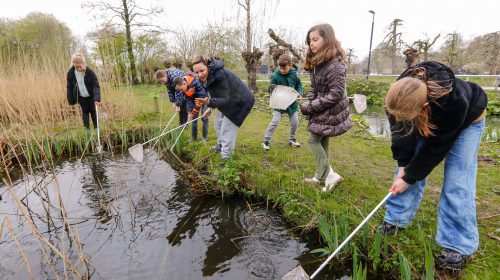 Samen met de ‘rekenjuf’ lekker naar buiten