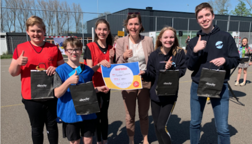 Leerlingen Cals College halen 1.800 euro op voor Oekraïense kinderen