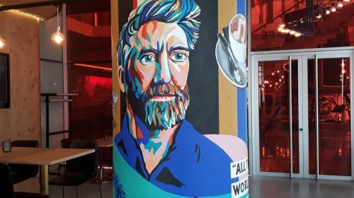 Kunstenares Yukiko: ‘De pilaar en zijn verhalen’ is nu af